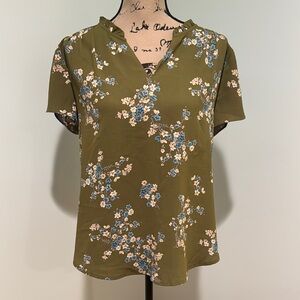 41 Hawthorn Floral Green Blouse size medium